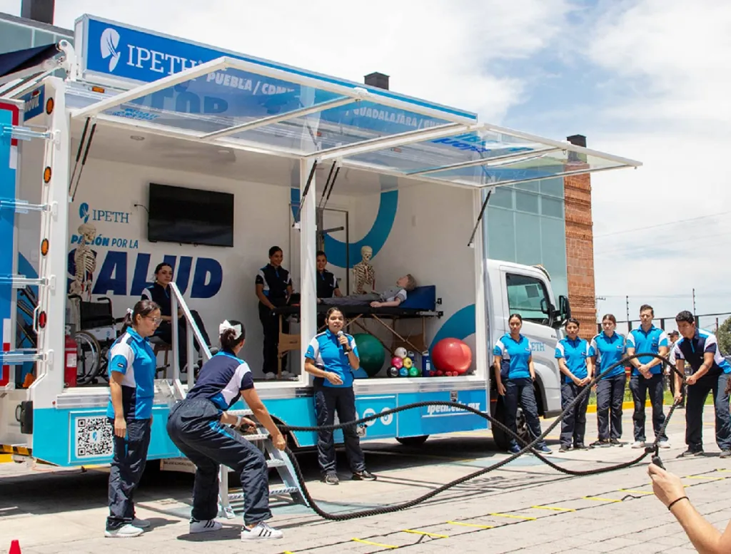 demostracion de la unidad movil de salud de ipeth