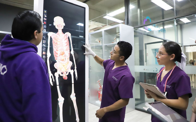 estudiantes enfermeria mesa diseccion virtual anatomage universidad ipeth