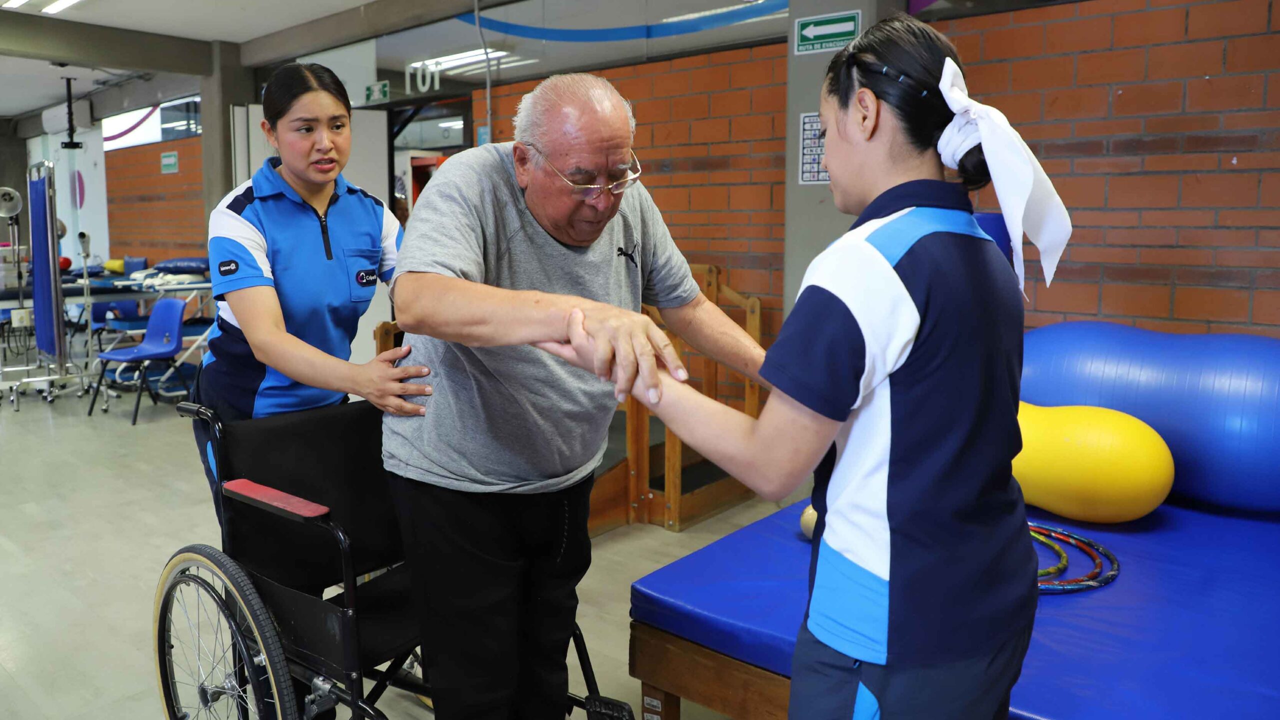 alumnas ipeth practicas en clinica en campus dia mundial de la fisioterapia 2025