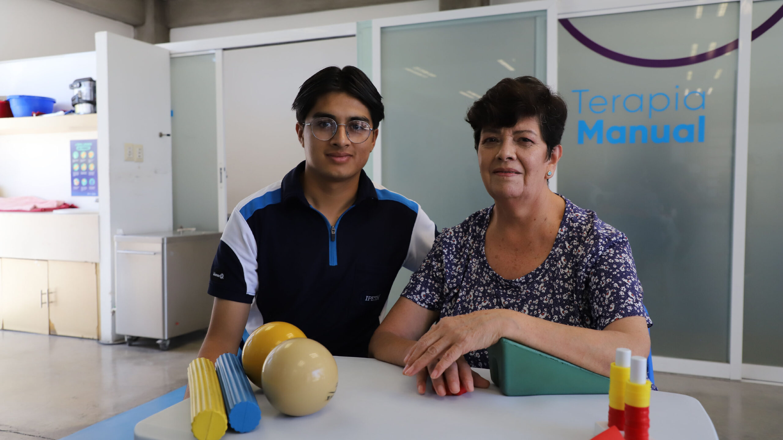 alumno ipeth en practicas con paciente en el dia mundial del alzheimer 2025