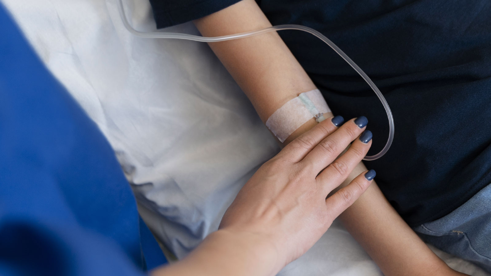 enfermera extrayendo sangre en beneficios de donar sangre en ipeth puebla