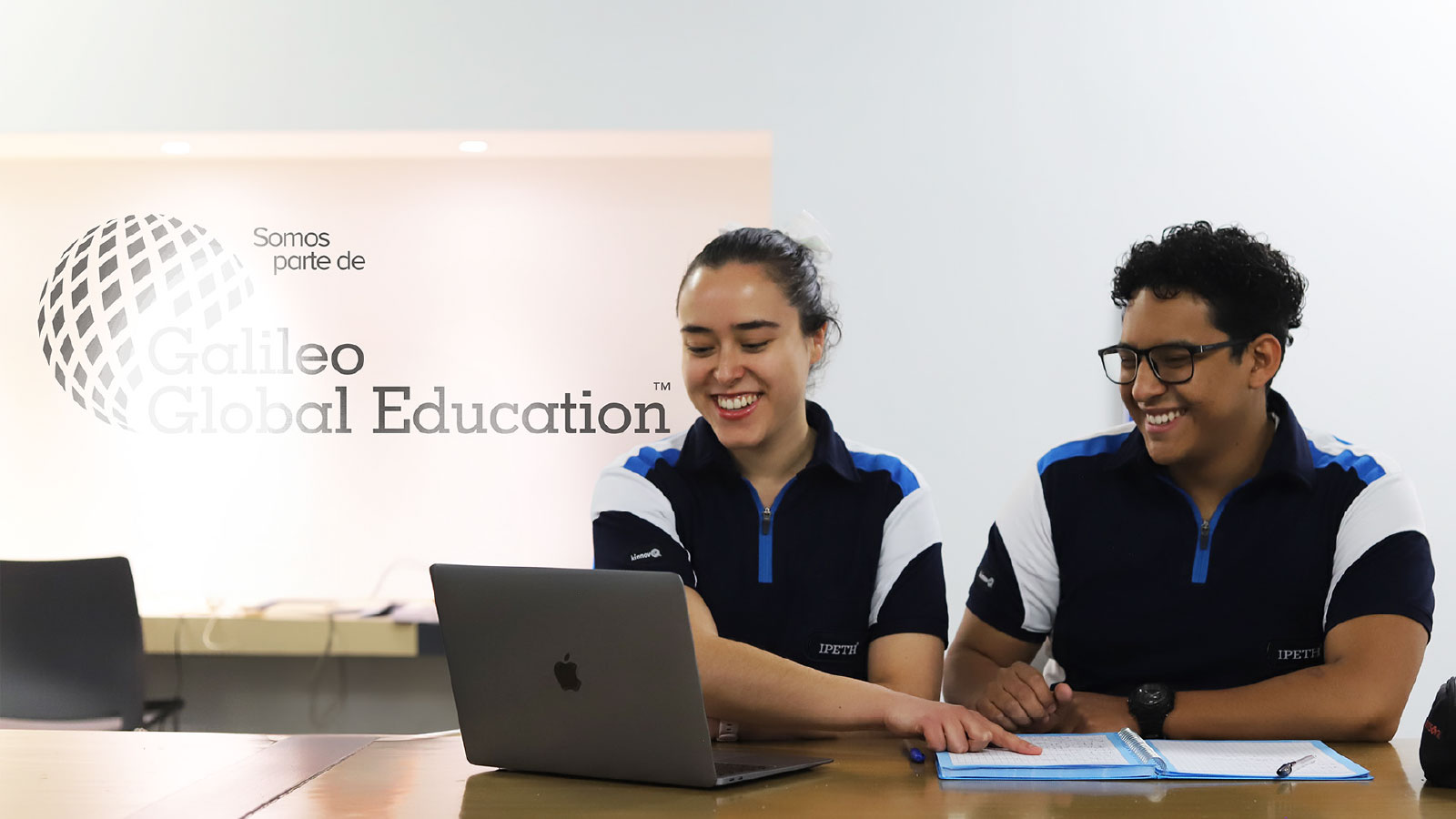 estudiantes ipeth universidad forma parte de galileo global education en carrera de odontologia en mexico