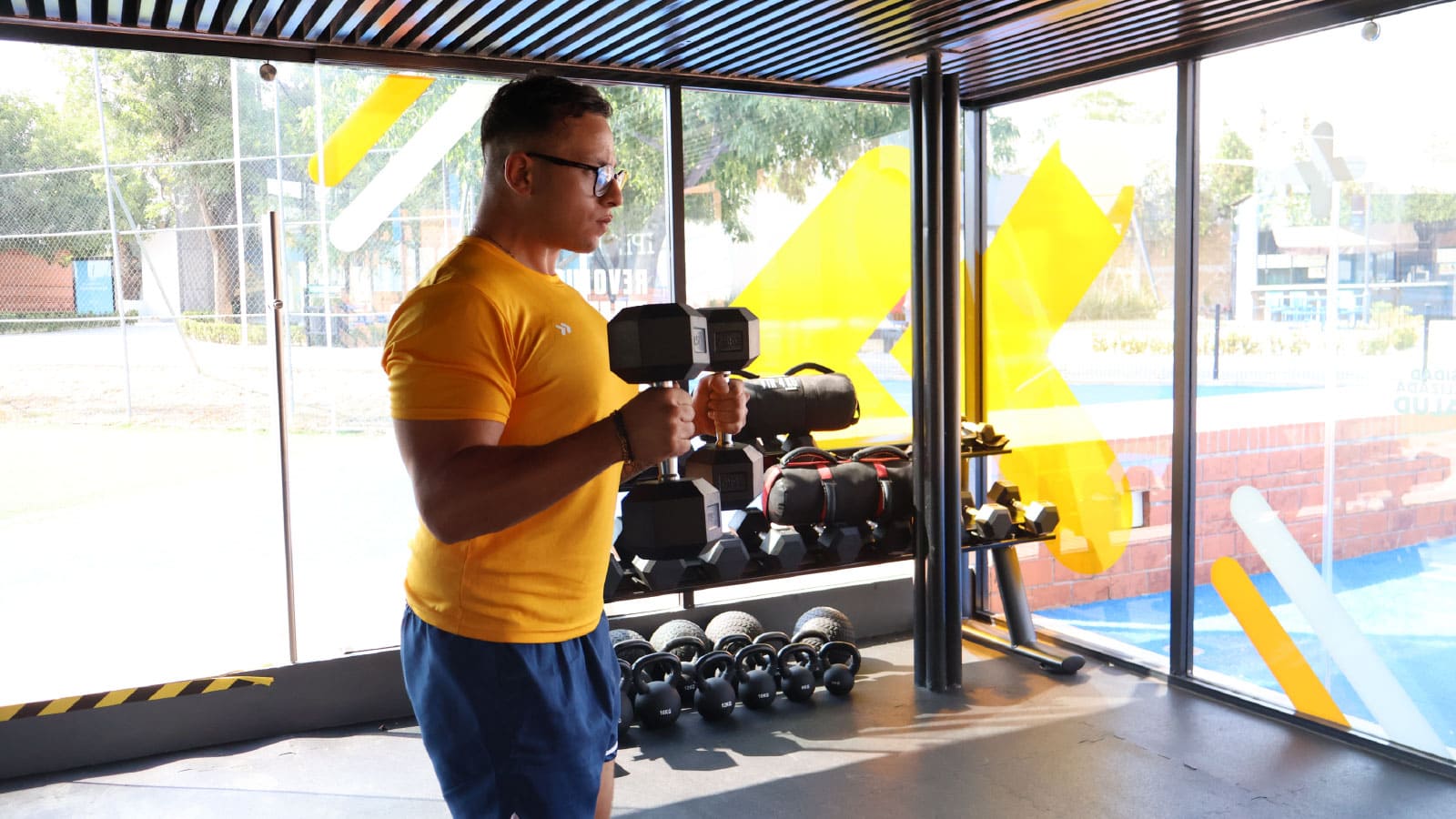 alumno ipeth en laboratorio performance lab para estudiar ciencias del deporte