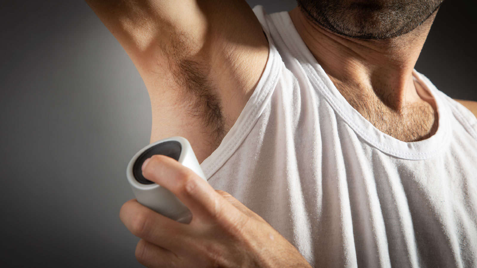 desodorante causa cancer blog ipeth mitos del cancer hombre usando antitranspirante