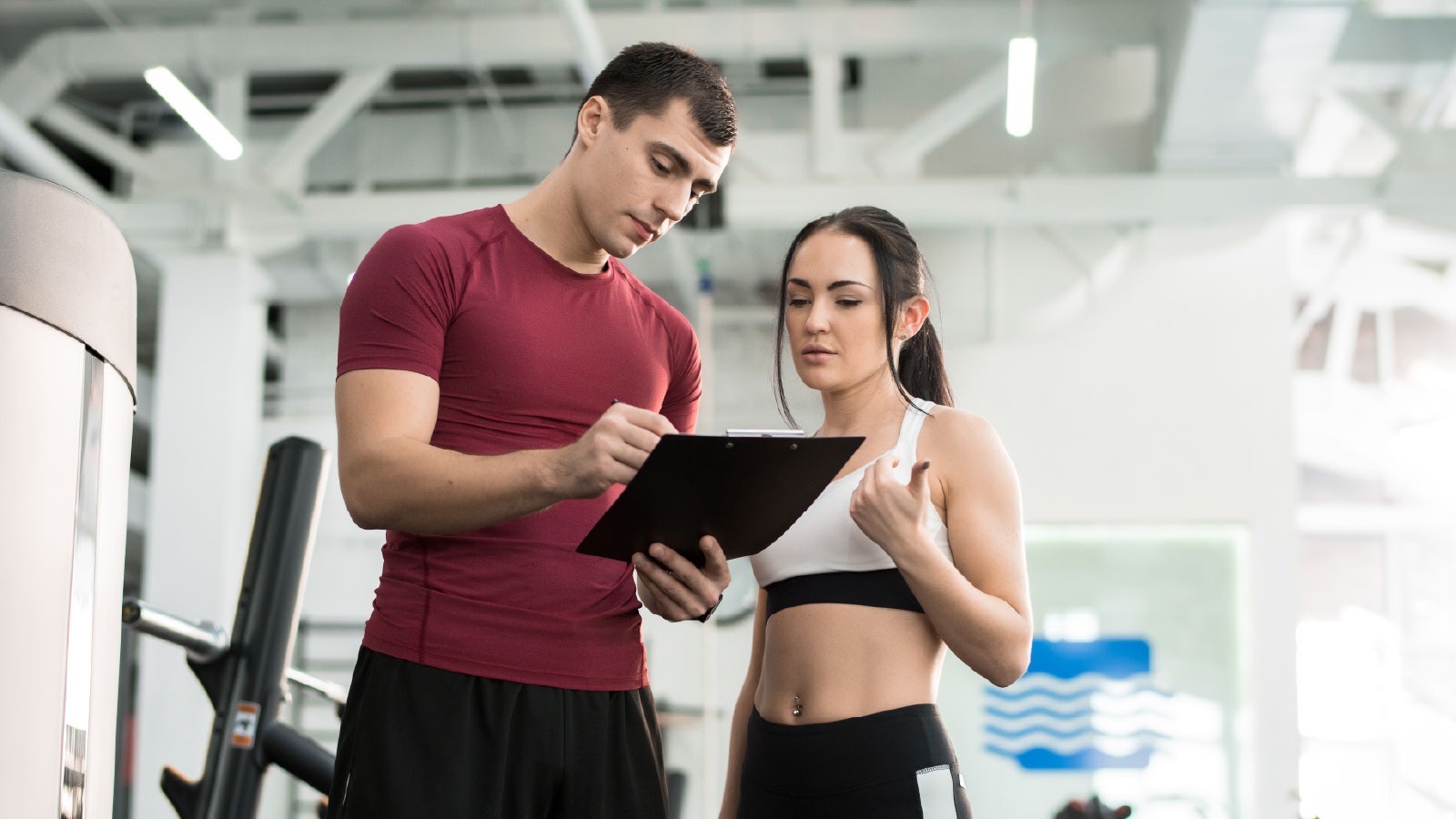 entrenador personal campo laboral carrera en deporte gym ejercicio