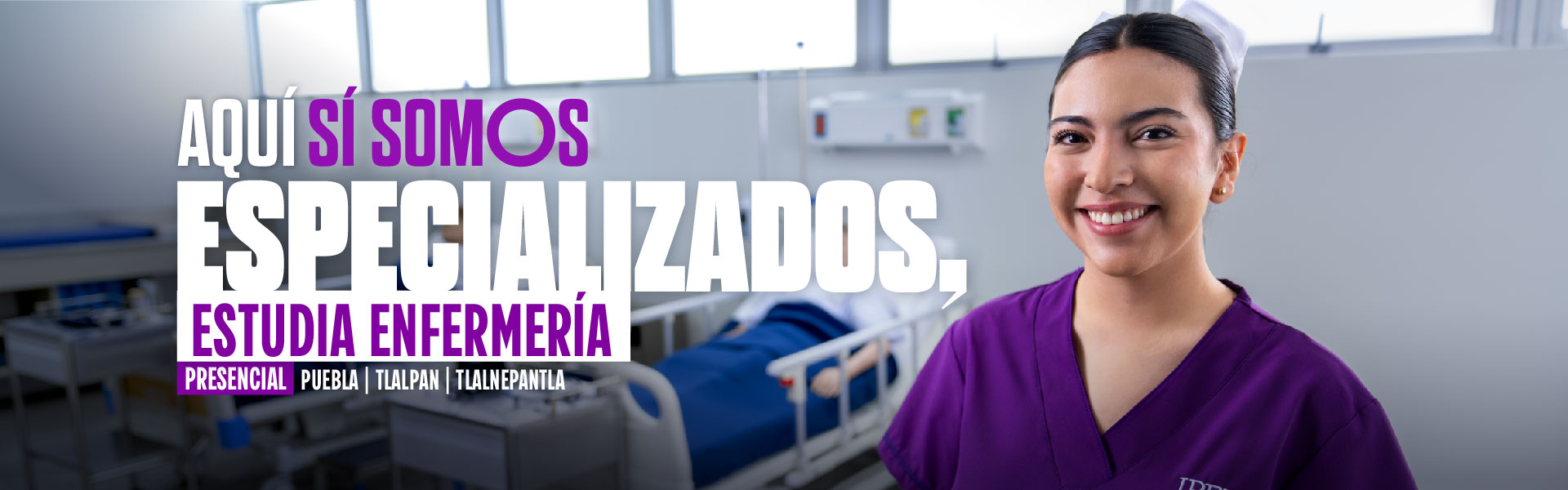 banner estudiante de la licenciatura en enfermería de ipeth sonríe en un aula clínica con camas hospitalarias y equipo médico al fondo